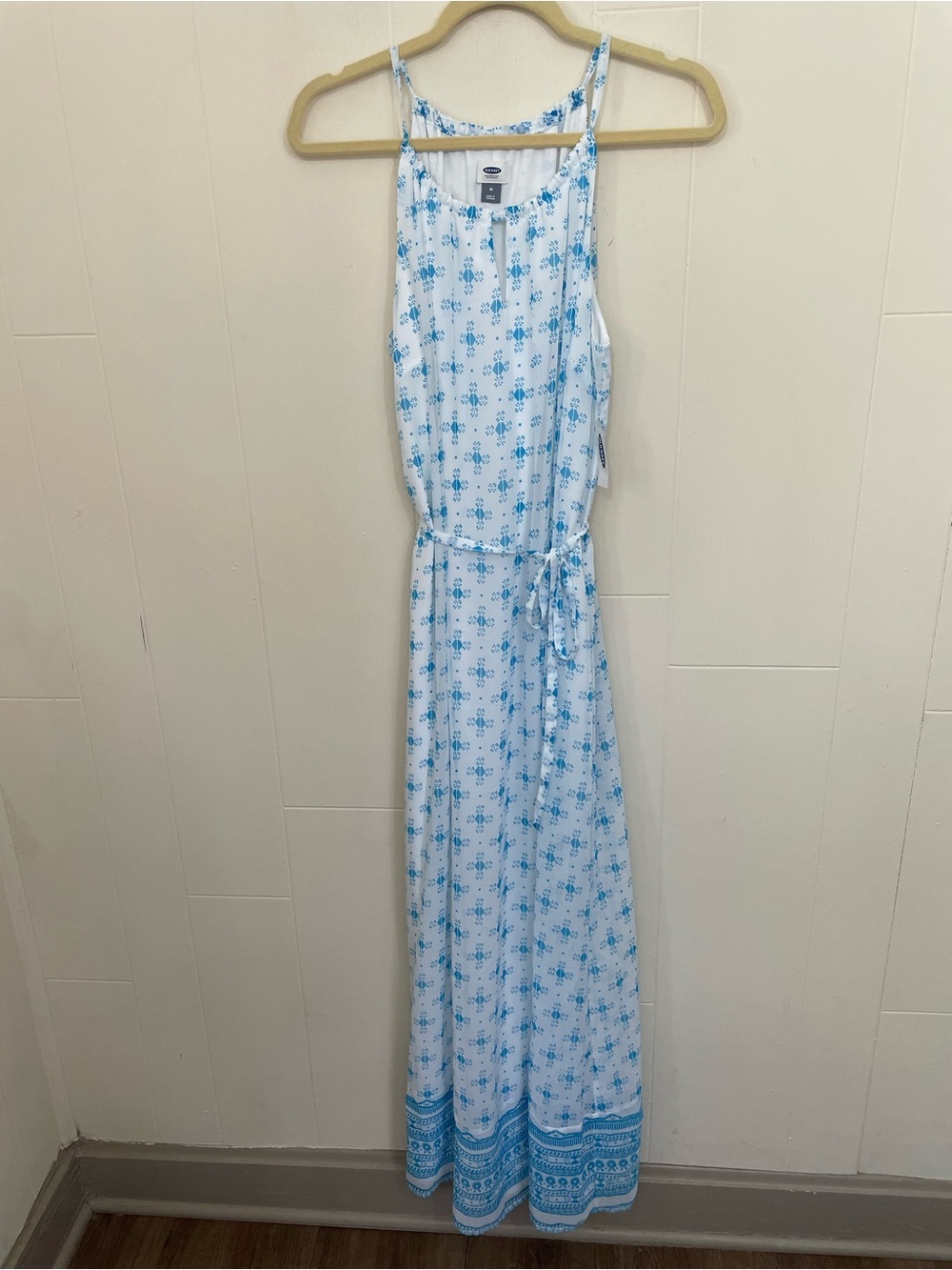 Old Navy NEW Sleeveless Maxi Dress Size M White Blue Boho Chic Print Coastal
